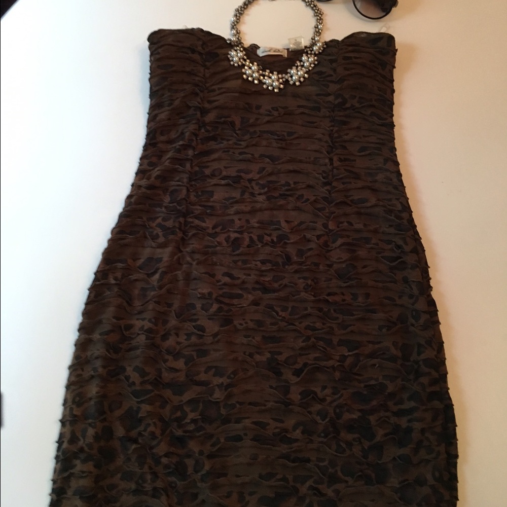Leopard Ruffled dress - Picture 1 of 4